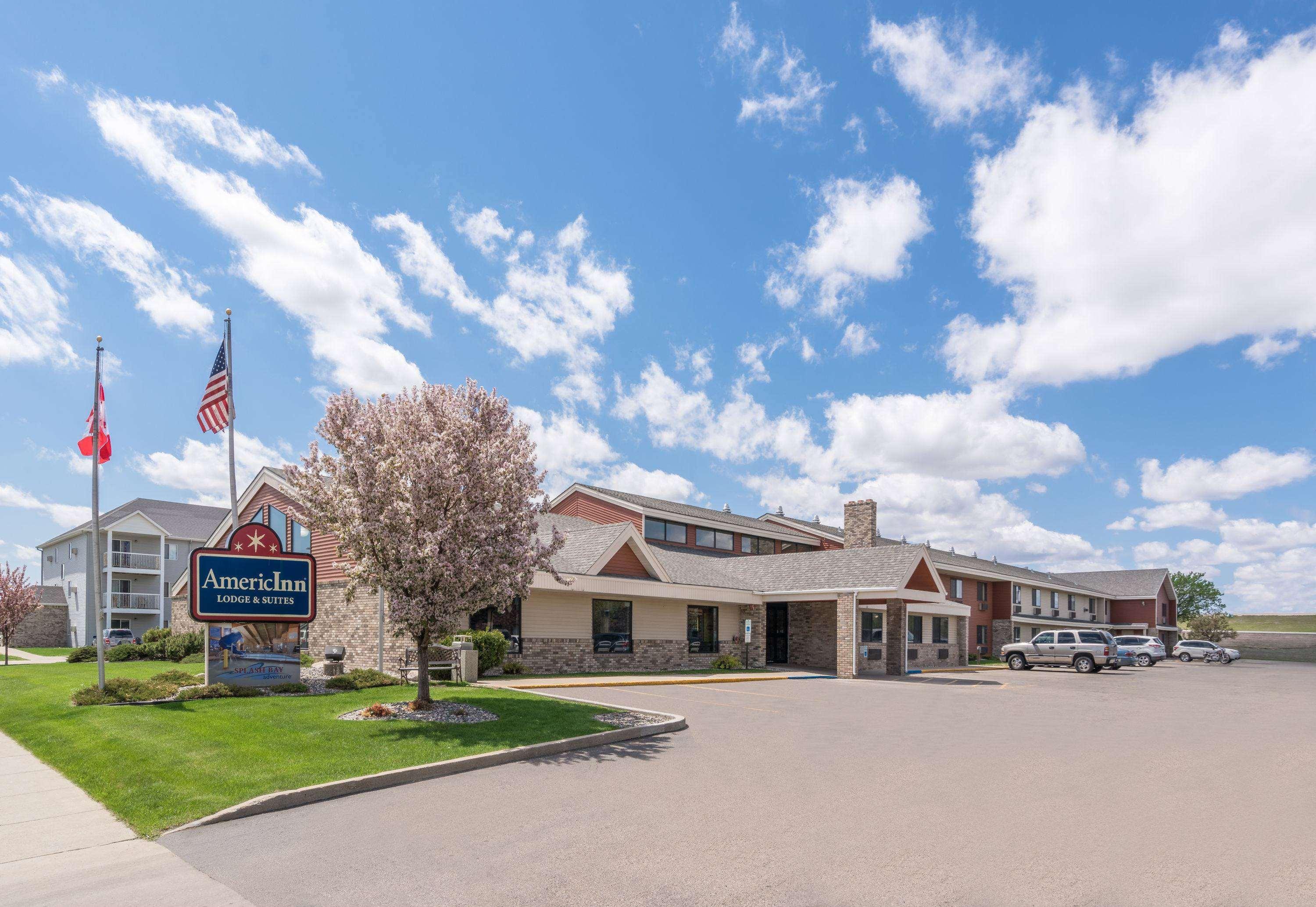 Hotel Americinn By Wyndham West Acres 3*